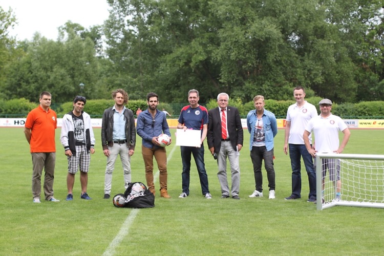 DFB Ehrung für Flüchtlingsarbeit des FC Saalfeld